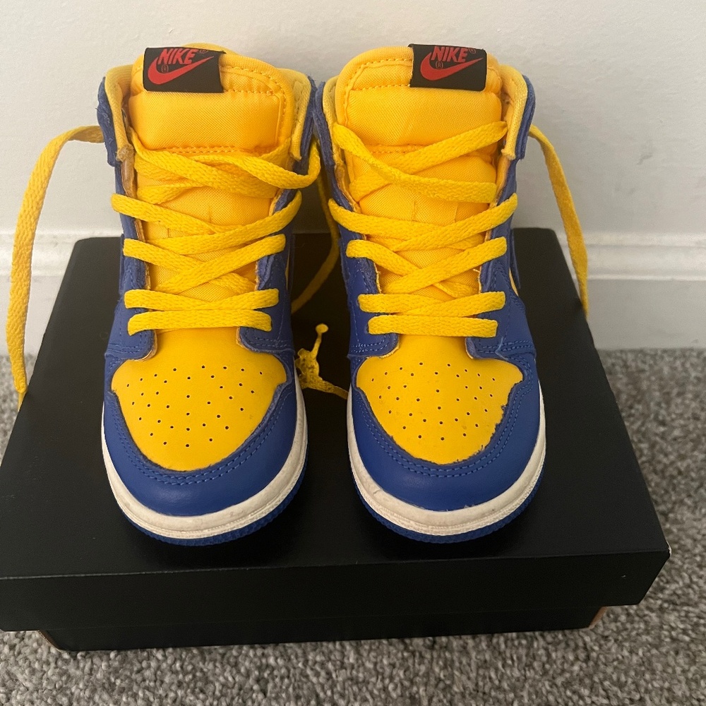 Kids Jordan 1s sz 10c